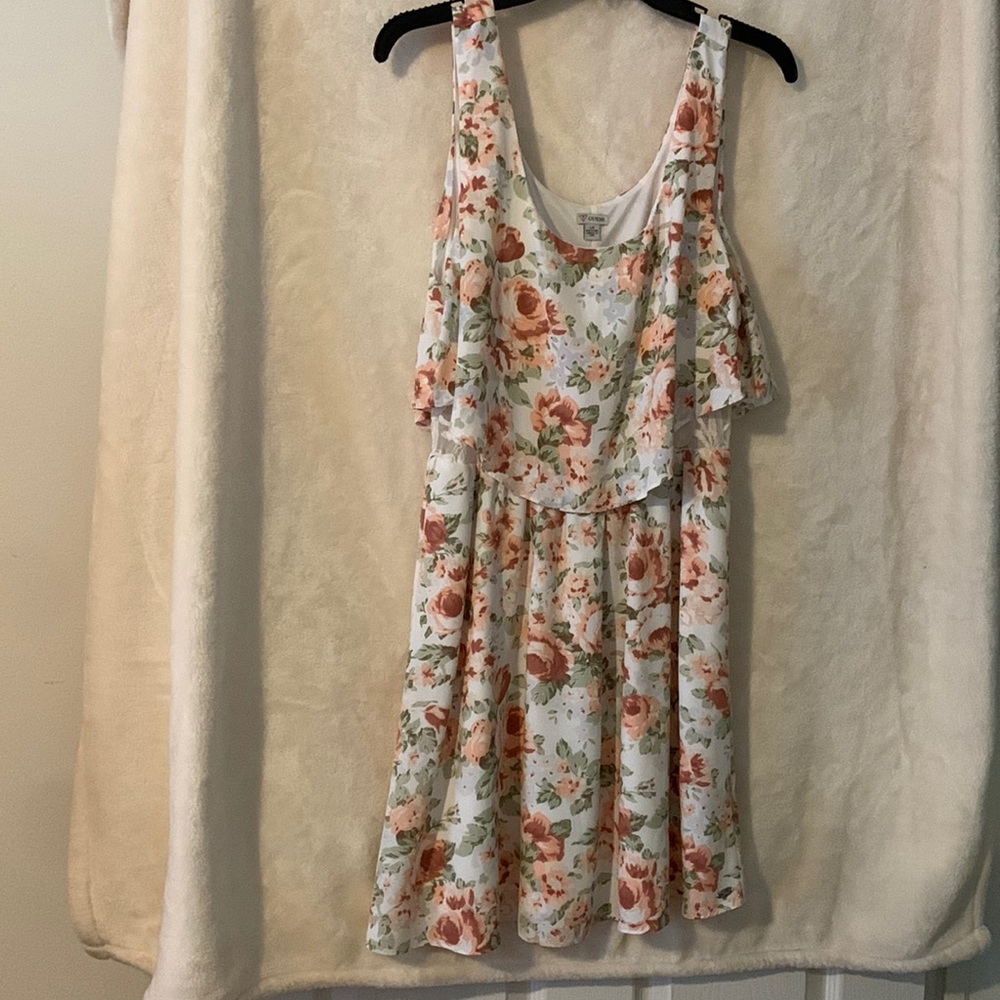Large Vintage women’s floral dress by Guess